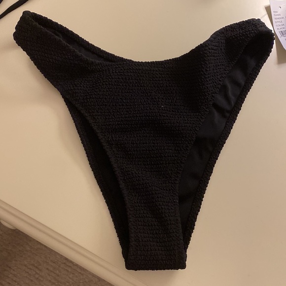 Black bikini set - Picture 2 of 7